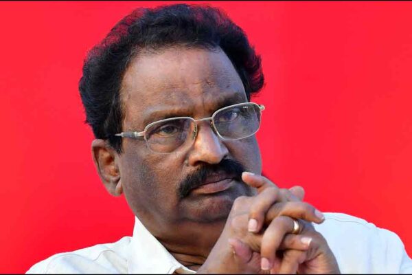 ഉമ്മൻചാണ്ടിയുടെ വേര്പാടിന്റെ കണ്ണീരിന്റെ പേര് പറഞ്ഞ് ചാണ്ടി ഉമ്മൻ വോട്ട് തേടരുതെന്ന് സിപിഎം കേന്ദ്രകമ്മിറ്റി അംഗം എ കെ ബാലൻ
