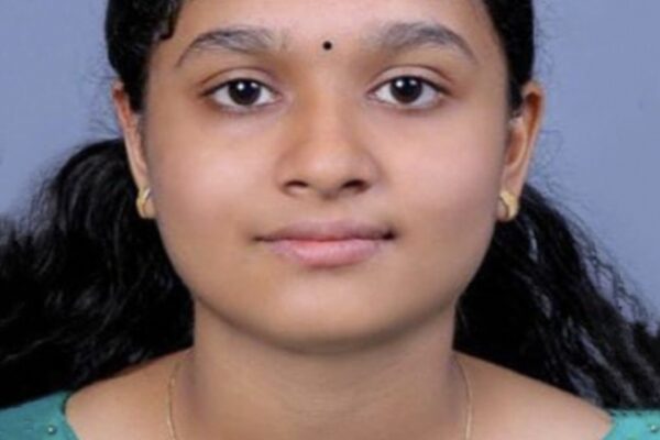 പെരുമ്പാവൂരില് വെട്ടേറ്റ് ചികിത്സയിലായിരുന്ന നഴ്സിംഗ് വിദ്യാര്ത്ഥിനി മരിച്ചു