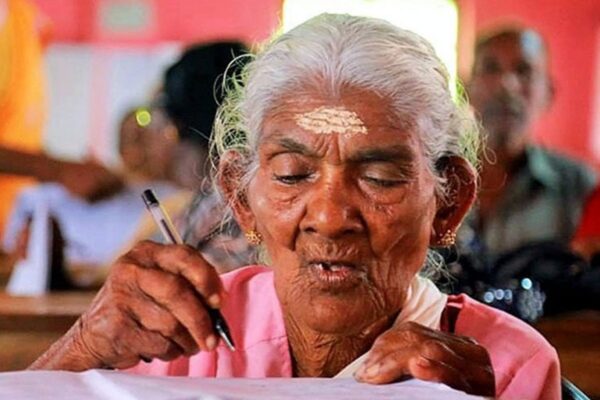 രാജ്യത്തെ ഏറ്റവും പ്രായം കൂടിയ സാക്ഷരതാ പഠിതാവ് കാർത്ത്യായനി അമ്മ അന്തരിച്ചു