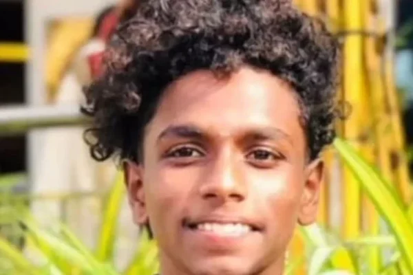 ബൈക്ക് നിയന്ത്രണം വിട്ട് ബസിനടിയിലേക്ക് മറിഞ്ഞു; പതിനെട്ട് വയസ്സുകാരന് ദാരുണാന്ത്യം