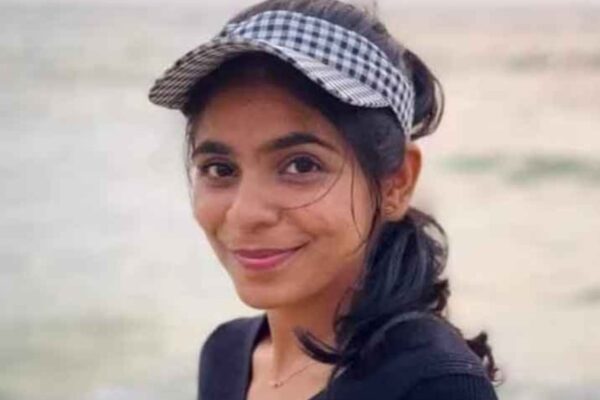 സ്കൂട്ടറിൽ ക്രെയിൻ ഇടിച്ച് യുവതിക്ക് ദാരുണാന്ത്യം; അമ്മ പരിക്കുകളോടെ രക്ഷപെട്ടു