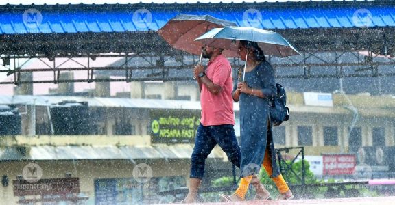 അടുത്ത മൂന്നു മണിക്കൂറിൽ കേരളത്തിലെ പത്തു ജില്ലകളിൽ ഇടിമിന്നലോട് കൂടിയ മഴയെത്തും; ജാഗ്രതാ നിർദ്ദേശങ്ങൾ ഇങ്ങനെ..
