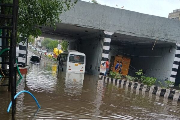 ഡൽഹിയിൽ ദുരിതപ്പെയ്ത്ത്; മരണം 11 ആയി, ഇന്നും ഓറഞ്ച് അലർട്ട്