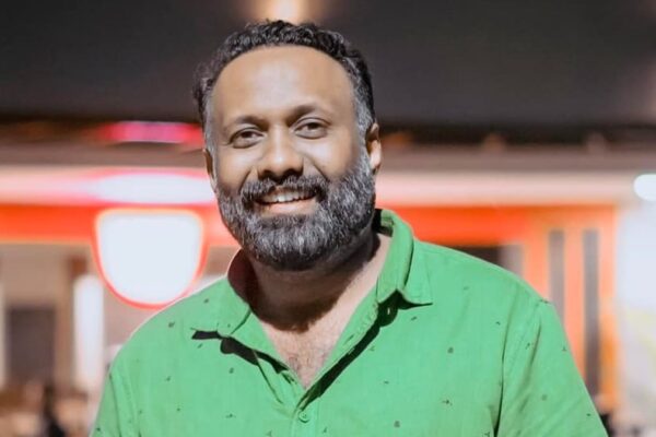 ‘രാസലഹരി കലർന്ന പാനീയം നൽകി ബലാത്സംഗം ചെയ്തു; കേസ് ഒത്തുതീർപ്പാക്കാൻ ഭീഷണി’; ഒമർ ലുലുവിനെതിരെ നടി ഹൈക്കോടതിയിൽ