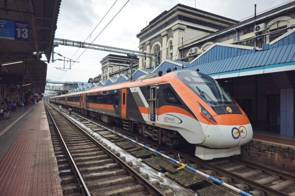 മൂന്നു വർഷത്തിനുള്ളിൽ രാജ്യത്ത് 200 പുതിയ വന്ദേ ഭാരത് ട്രെയിനുകൾ കൂടി സർവീസ് ആരംഭിക്കുമെന്ന് കേന്ദ്ര റയിൽവെമന്ത്രി അശ്വിനി വൈഷ്ണവ്