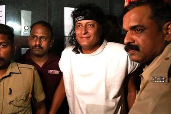 ബോബി ചെമ്മണൂരിന് ജയിലില് വഴിവിട്ട സഹായം; ജയില് ഡിഐജിക്കും സൂപ്രണ്ടിനും എതിരെ കേസ്
