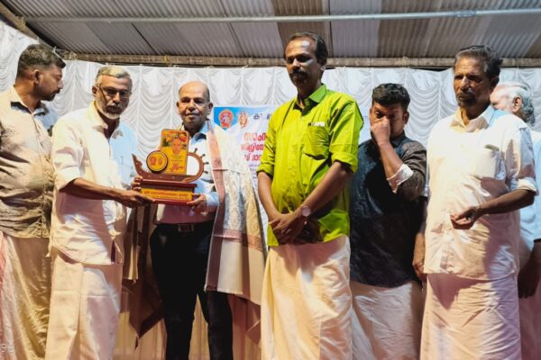 കുരിശ്ശിയോട്ടമ്മ പുരസ്ക്കാരം ഡോക്ടർ രവീന്ദ്രൻനായർക്ക് നൽകി