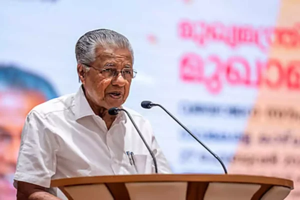 വീട്ടിലെ സംഘര്ഷങ്ങള് ഓഫീസില് വന്നു തീര്ക്കരുതെന്ന് ഉദ്യോഗസ്ഥരോട് മുഖ്യമന്ത്രി