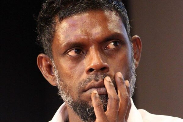 ഹോട്ടലിൽ സ്ത്രീകളും കുട്ടികളും കേൾക്കേ അസഭ്യം വിളിച്ചതിന് നടൻ വിനായകനെ പൊലീസ് കസ്റ്റഡിയിലെടുത്തു കേസെടുത്ത ശേഷം വിട്ടയച്ചു.
