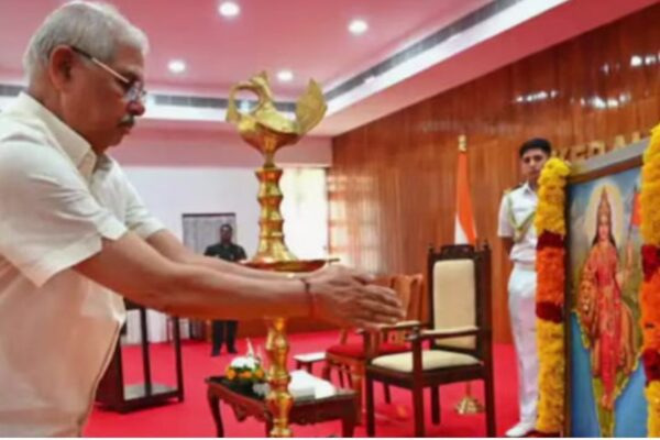 ഭാരതാംബ ചിത്രത്തിന്റെ പേരിൽ സർക്കാരും ഗവർണറും തമ്മിലുള്ള പോര് മുറുകുന്നു; ചിത്രങ്ങൾ പുറത്ത് വിട്ട് രാജ്ഭവൻ