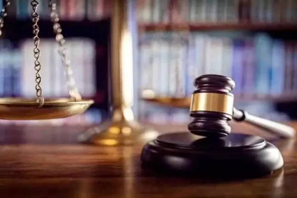 മരിച്ചുപോയ അച്ഛന്റെ സ്വത്തിനെച്ചൊല്ലി തമ്മിൽ തല്ലി മക്കൾ, സംഭവം കോടതിയിലെത്തിയപ്പോൾ നടന്നത് സിനിമയെ വെല്ലുന്ന ട്വിസ്റ്റ്; പൊട്ടിക്കരഞ്ഞ് മകൻ