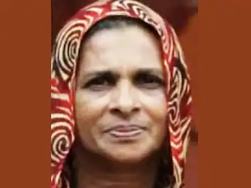 മരത്തിന്റെ ശിഖരം ഒടിഞ്ഞ് വീണ് വൈദ്യുതി ലൈന് പൊട്ടി; ഷോക്കേറ്റ് സ്ത്രീ മരിച്ചു